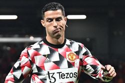 Rooney chỉ trích Ronaldo