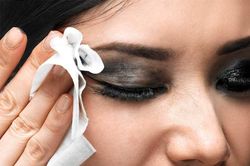 Các chuyên gia trang điểm hàng đầu thế giới chỉ ra 9 lỗi make-up 'đại kỵ' và cách khắc phục