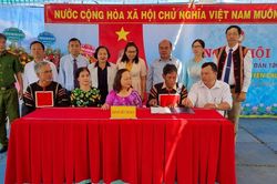 Phó Chủ tịch HĐND tỉnh Ayun H'Bút dự Ngày hội đại đoàn kết toàn dân tộc tại Plei Hrai Dong