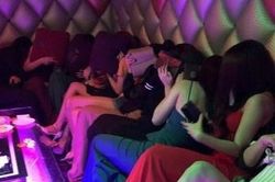 Quán karaoke ở Đồng Nai cho nhân viên thoát y