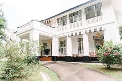 Biệt thự cổ sang trọng của siêu mẫu Bằng Lăng ở Singapore