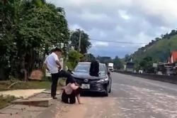 Vụ người đàn ông dùng chân đạp liên tiếp vào đầu người phụ nữ đang quỳ gối: Người trong cuộc nói gì?