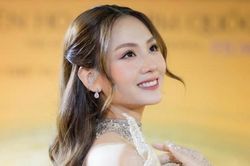 Hoa hậu Mai Phương, Á hậu Phương Nhi và các người đẹp 'đổ bộ' thảm đỏ Liên hoan phim