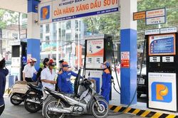 Bộ Tài chính đề nghị DN báo cáo lại chi phí kinh doanh xăng dầu vào 15/11