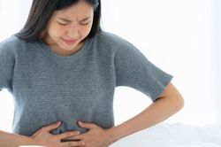 6 loại thảo mộc giúp làm dịu các triệu chứng đau bụng kinh