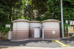 Toilet công cộng ở Nhật đẹp như điểm du lịch