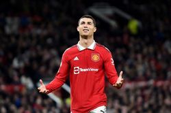 Ronaldo tung hê MU, Erik ten Hag trong cuộc phỏng vấn dậy sóng