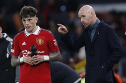 Erik ten Hag cảnh báo Garnacho giữa tâm bão của thần tượng Ronaldo