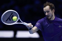 ATP Finals 2022: Rublev hạ Medvedev sau hai loạt 'đấu súng' nghẹt thở