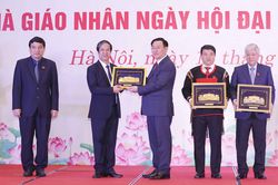 Chủ tịch Quốc hội gặp mặt nhân Ngày hội đại đoàn kết toàn dân tộc