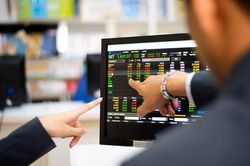 Chứng khoán hôm nay (14/11): Khối ngoại vẫn là điểm sáng, VN-Index bớt giảm khi chạm ngưỡng hỗ trợ