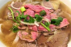 Người phụ nữ Hà Nội mắc loại ký sinh trùng nghi do thói quen ăn thịt bò tái, rau sống
