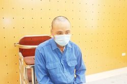 Nghiện xem 'phim đen', dâm ô 3 bé gái
