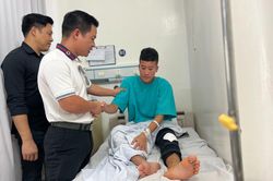 Câu chuyện đẹp về sự tự tế trong bức tranh buồn của bóng đá Việt Nam