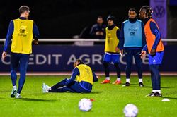 Cận cảnh pha bóng nguy hiểm khiến Nkunku chia tay World Cup 2022