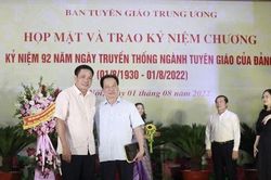 'Quan' làm thơ !