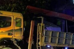 3 thanh niên tử vong sau khi va chạm với xe cẩu