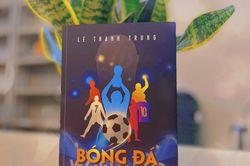 Tác giả 'Cơn mưa băng giá' ra sách 'Bóng đá - World Cup - những góc khuất'