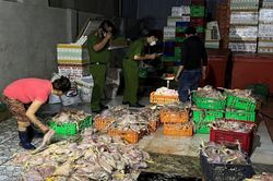 Đồng Nai: Mua gà chết giá 4.000đ/kg 'hô biến' thành gà sạch