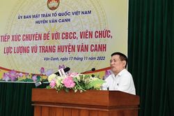 Bộ trưởng Bộ Tài chính Hồ Đức Phớc tiếp xúc cử tri tại Bình Định