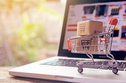 Vợ nghiện mua sắm, chồng uất ức tự tử