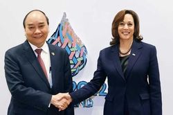 Chủ tịch nước Nguyễn Xuân Phúc gặp Phó Tổng thống Mỹ Kamala Harris