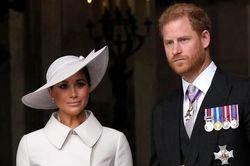 Harry - Meghan sa thải đạo diễn