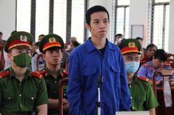 Đánh mẹ bất tỉnh rồi cướp tài sản