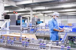 Tin giả, tin đồn và nước mắt doanh nghiệp