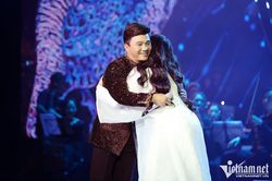Sự trở lại ấn tượng của Quang Linh trong liveshow của NSƯT Tố Nga