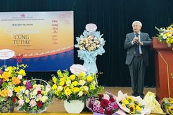 'Trăm năm cũng từ đây': Cuốn phim quay chậm về 'dân' Ngữ văn-Tổng hợp