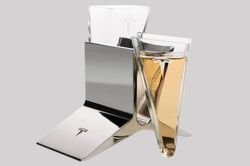 Tesla sẽ bán cả ly uống rượu Tequila với giá 75 USD