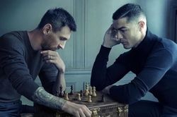 CĐV phát cuồng vì bức ảnh chụp chung của Ronaldo và Messi
