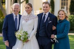Chiếc váy trong đám cưới cháu nội ông Biden ở Nhà Trắng