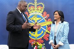 Tình hình Ukraine: Mỹ, Canada cam kết hỗ trợ lâu dài, Kiev tịch thu tài sản công ty của Nga