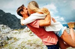 Ly hôn vì chồng… khỏe quá