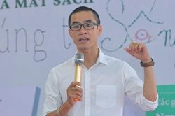 Nhà thơ Phong Việt: 'Không ai thương mình thì mình tự thương mình…'