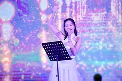 Dân mạng nói về Nam Em: 'Cô gái ấy hợp ánh đèn sân khấu hơn là hào quang vương miện'