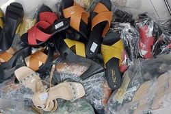 Hàng giả gắn mác Hermes, Louis Vuitton, Gucci chễm chệ ở trung tâm thương mại