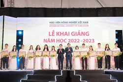 Nhiều học bổng giá trị được trao cho sinh viên Học viện Nông nghiệp