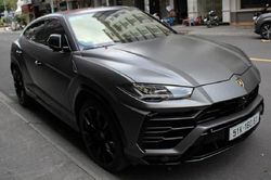 'Chạm mặt' Lamborghini Urus màu độc, hơn 15 tỷ trên phố Sài Gòn