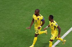 Ecuador thắng đội chủ nhà 2-0