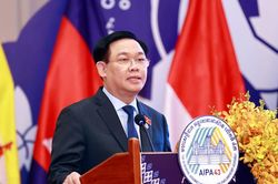 Chủ tịch Quốc hội dẫn tục ngữ 'ngựa chạy có bầy, chim bay có bạn' trong bài phát biểu tại AIPA
