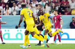 Ecuador đánh bại chủ nhà Qatar ở trận khai mạc World Cup 2022