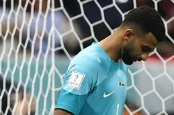 Thủ môn của Qatar bị chê 'tệ nhất lịch sử World Cup'