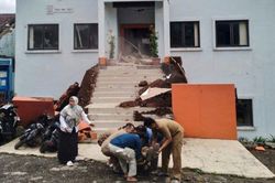 Động đất lớn ở Indonesia khiến gần 750 người thương vong và còn gia tăng