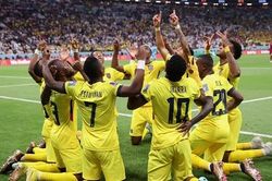 Trận đấu khai màn World Cup 2022 và câu chuyện 'cái đầu tiên'
