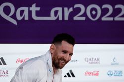 Zing từ Qatar: Messi tạo cơn sốt với truyền thông quốc tế