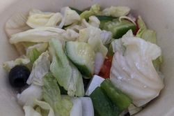 Đĩa salad gây bức xúc tại World Cup 2022