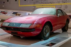 Chiếc Ferrari 365 GTB/4 triệu đô 'ngủ quên' trong garage suốt 40 năm